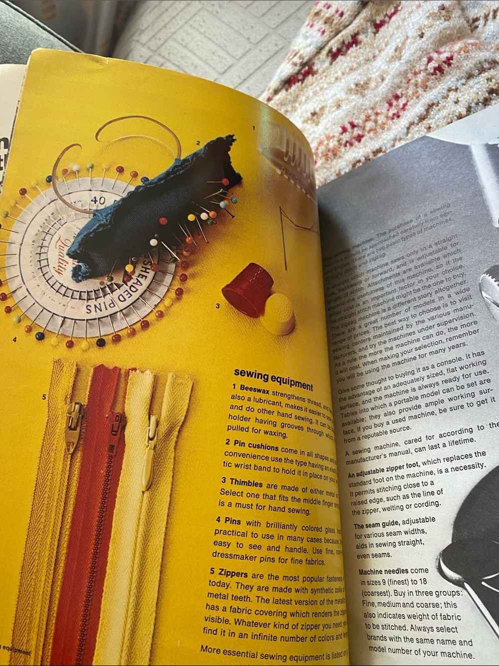 Vintage 70’s Simplicity Sewing Book Cover in Red and Yellow - Picture 4 of 8